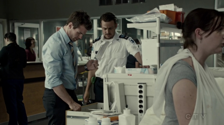 VampireDiariesWorld-dot-org_SavingHope2x09-1269.jpg