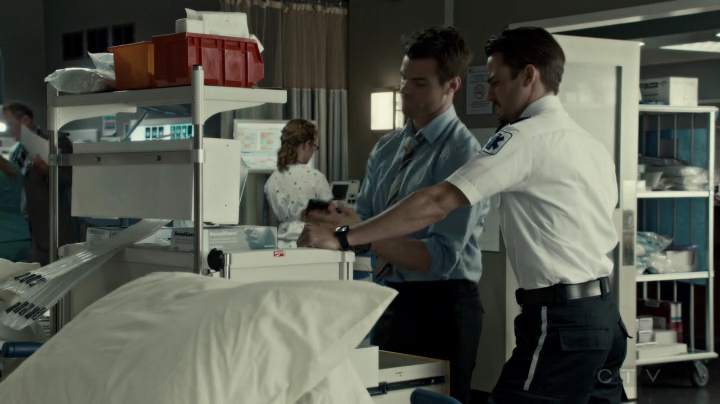 VampireDiariesWorld-dot-org_SavingHope2x09-1277.jpg