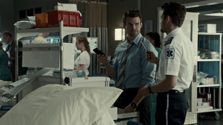 VampireDiariesWorld-dot-org_SavingHope2x09-1284.jpg