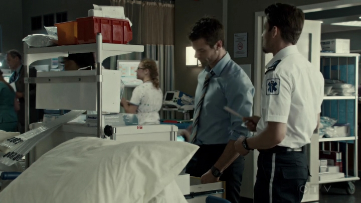 VampireDiariesWorld-dot-org_SavingHope2x09-1285.jpg