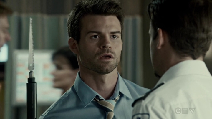 VampireDiariesWorld-dot-org_SavingHope2x09-1291.jpg