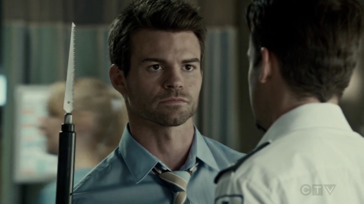 VampireDiariesWorld-dot-org_SavingHope2x09-1294.jpg