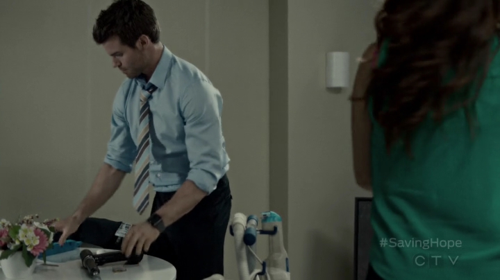 VampireDiariesWorld-dot-org_SavingHope2x09-1658.jpg