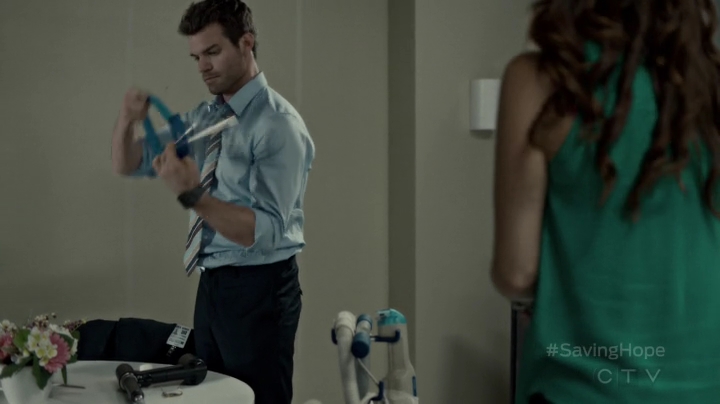 VampireDiariesWorld-dot-org_SavingHope2x09-1659.jpg