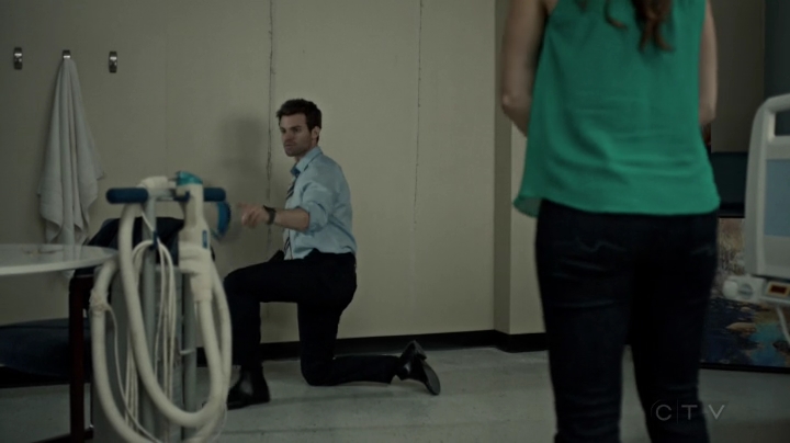 VampireDiariesWorld-dot-org_SavingHope2x09-1767.jpg