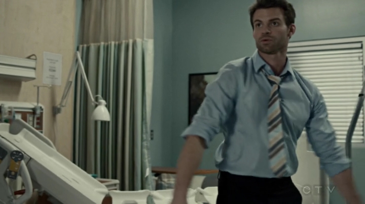 VampireDiariesWorld-dot-org_SavingHope2x09-1785.jpg