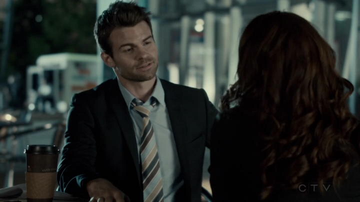 VampireDiariesWorld-dot-org_SavingHope2x09-2238.jpg