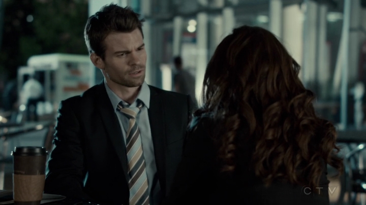 VampireDiariesWorld-dot-org_SavingHope2x09-2271.jpg