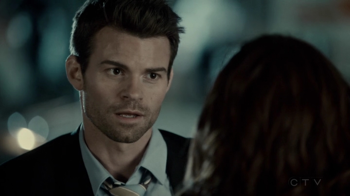 VampireDiariesWorld-dot-org_SavingHope2x09-2299.jpg