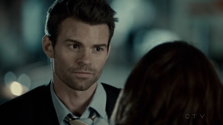 VampireDiariesWorld-dot-org_SavingHope2x09-2300.jpg