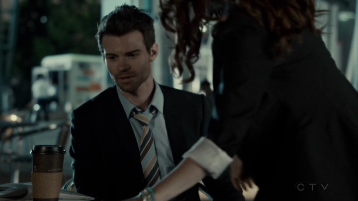 VampireDiariesWorld-dot-org_SavingHope2x09-2310.jpg