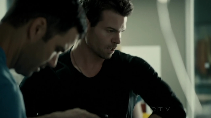 VampireDiariesWorld-dot-org_SavingHope2x10-0383.jpg