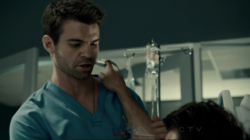 VampireDiariesWorld-dot-org_SavingHope2x10-1694.jpg