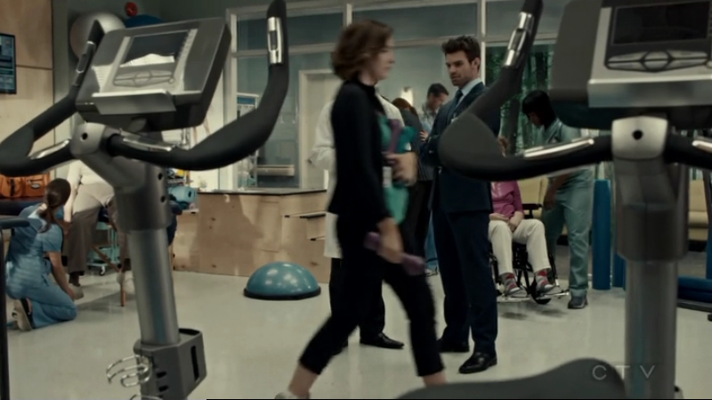 VampireDiariesWorld-dot-org_SavingHope2x11-0594.jpg