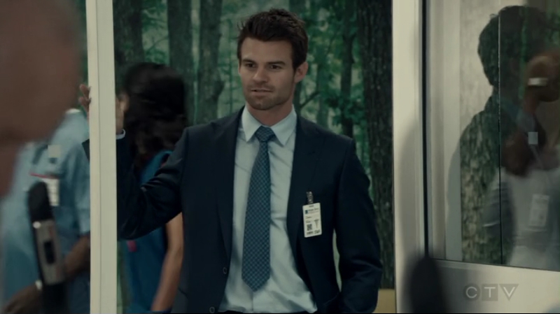 VampireDiariesWorld-dot-org_SavingHope2x11-1174.jpg