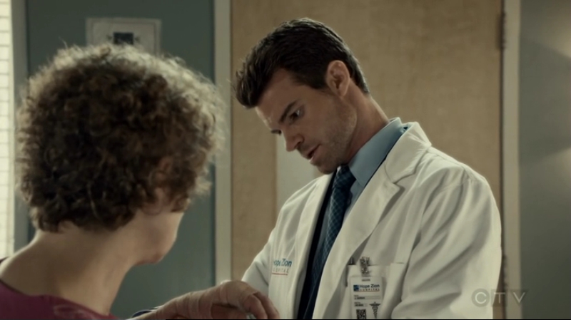 VampireDiariesWorld-dot-org_SavingHope2x11-1722.jpg