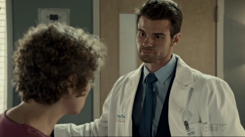 VampireDiariesWorld-dot-org_SavingHope2x11-1750.jpg