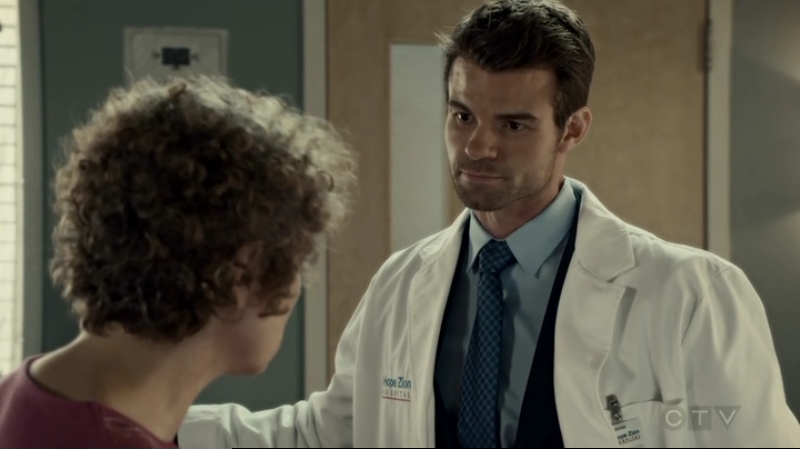 VampireDiariesWorld-dot-org_SavingHope2x11-1751.jpg