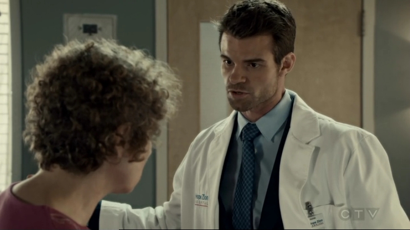 VampireDiariesWorld-dot-org_SavingHope2x11-1753.jpg