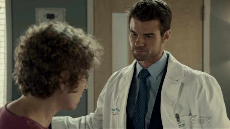 VampireDiariesWorld-dot-org_SavingHope2x11-1754.jpg