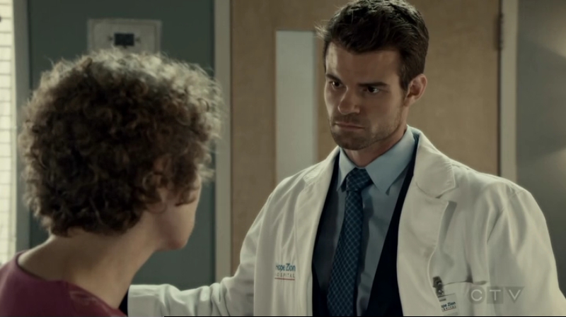 VampireDiariesWorld-dot-org_SavingHope2x11-1765.jpg