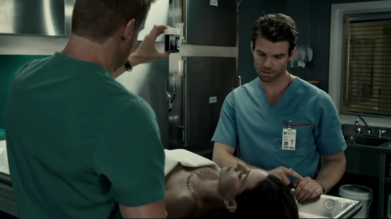 VampireDiariesWorld-dot-org_SavingHope2x12-0900.jpg