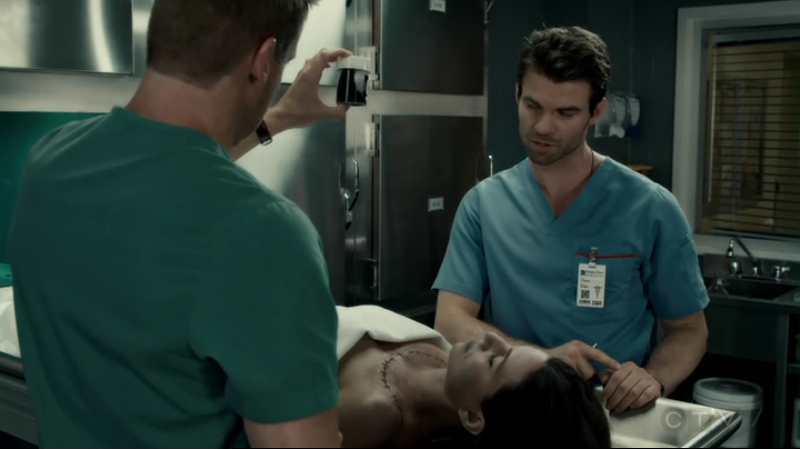 VampireDiariesWorld-dot-org_SavingHope2x12-0901.jpg