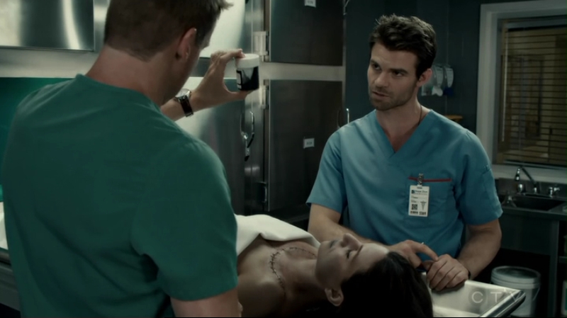 VampireDiariesWorld-dot-org_SavingHope2x12-0903.jpg