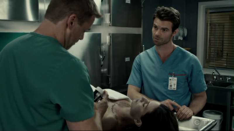 VampireDiariesWorld-dot-org_SavingHope2x12-0905.jpg