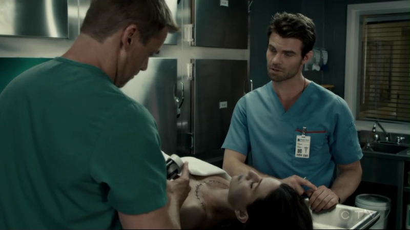 VampireDiariesWorld-dot-org_SavingHope2x12-0906.jpg