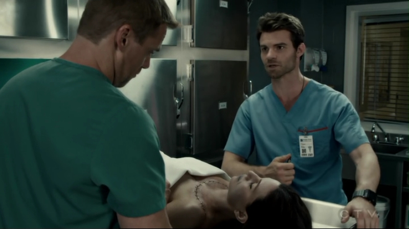 VampireDiariesWorld-dot-org_SavingHope2x12-0909.jpg