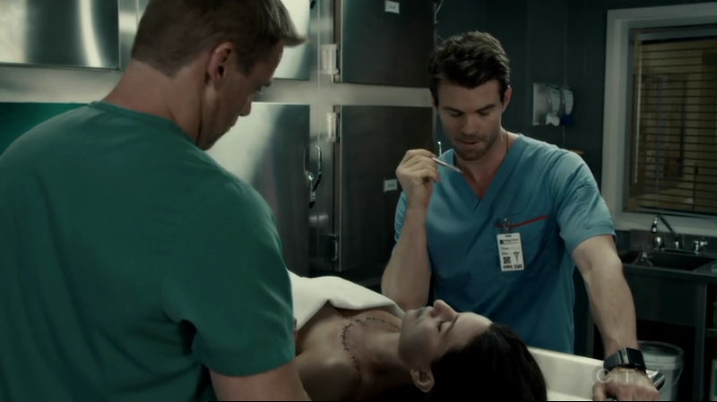 VampireDiariesWorld-dot-org_SavingHope2x12-0911.jpg