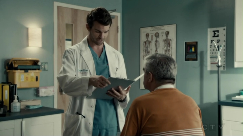 VampireDiariesWorld-dot-org_SavingHope2x12-1338.jpg