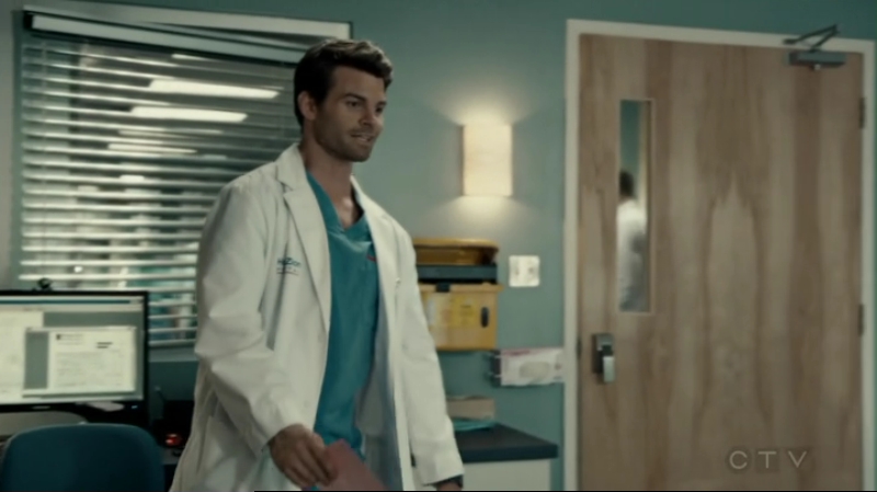 VampireDiariesWorld-dot-org_SavingHope2x12-1356.jpg