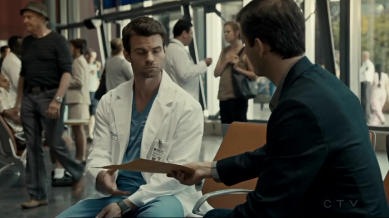 VampireDiariesWorld-dot-org_SavingHope2x12-1889.jpg