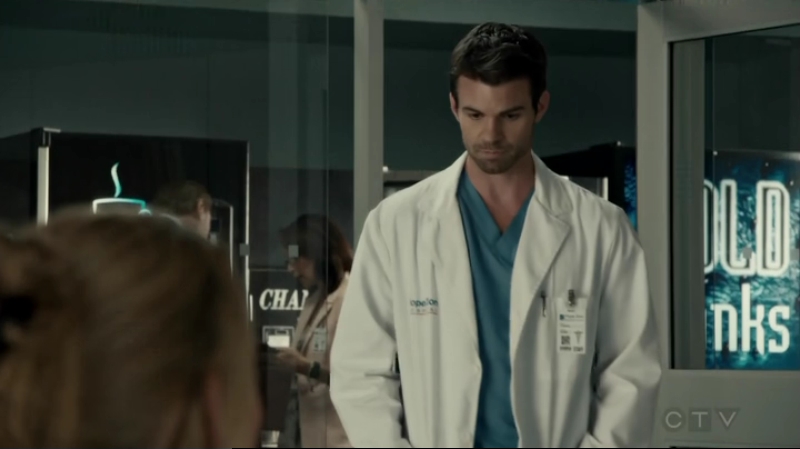 VampireDiariesWorld-dot-org_SavingHope2x12-1944.jpg