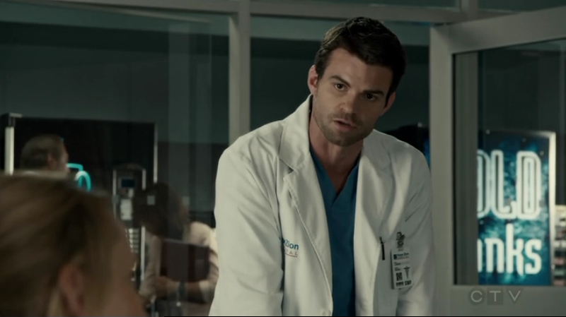 VampireDiariesWorld-dot-org_SavingHope2x12-1953.jpg