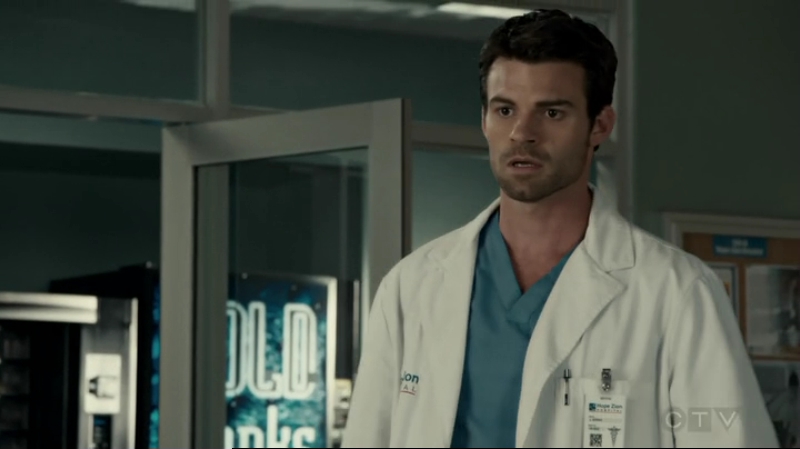 VampireDiariesWorld-dot-org_SavingHope2x12-1956.jpg