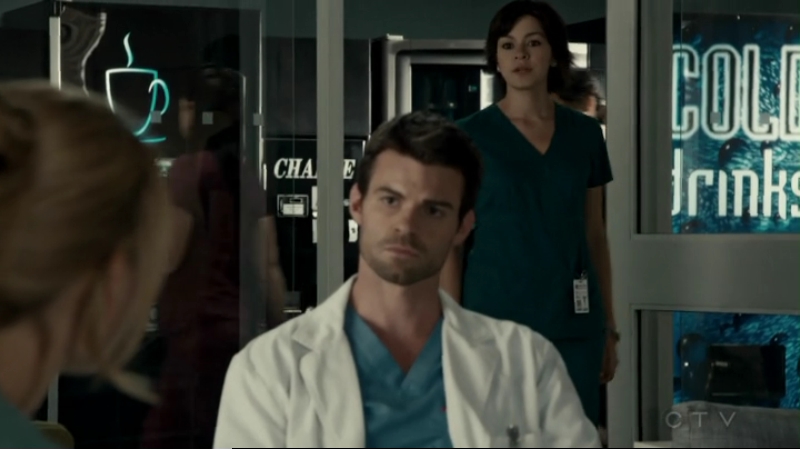 VampireDiariesWorld-dot-org_SavingHope2x12-1984.jpg