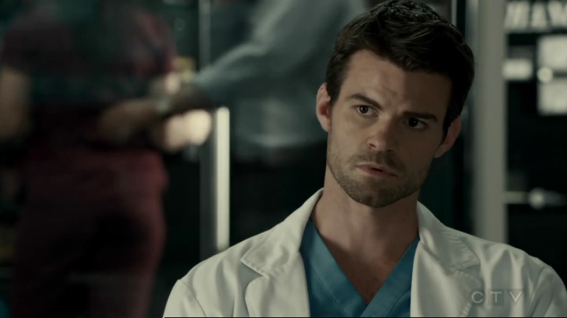 VampireDiariesWorld-dot-org_SavingHope2x12-1988.jpg