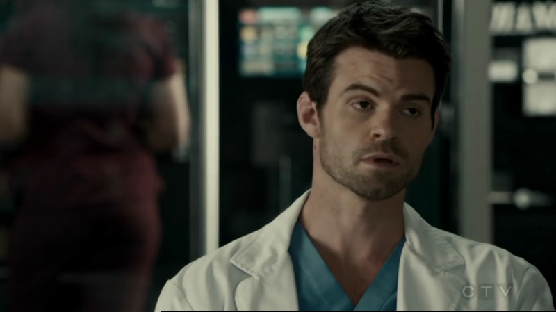 VampireDiariesWorld-dot-org_SavingHope2x12-1999.jpg