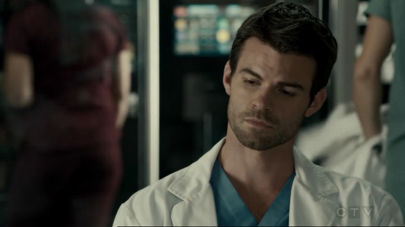 VampireDiariesWorld-dot-org_SavingHope2x12-2001.jpg