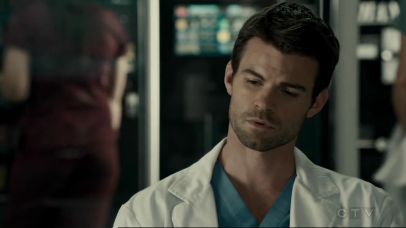 VampireDiariesWorld-dot-org_SavingHope2x12-2002.jpg