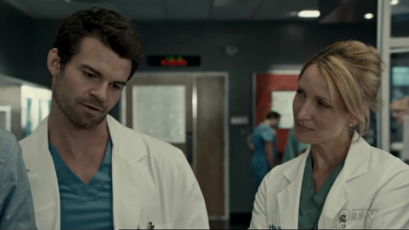 VampireDiariesWorld-dot-org_SavingHope2x12-2070.jpg