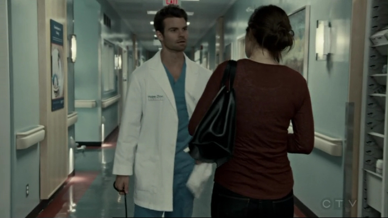 VampireDiariesWorld-dot-org_SavingHope2x14-2263.jpg