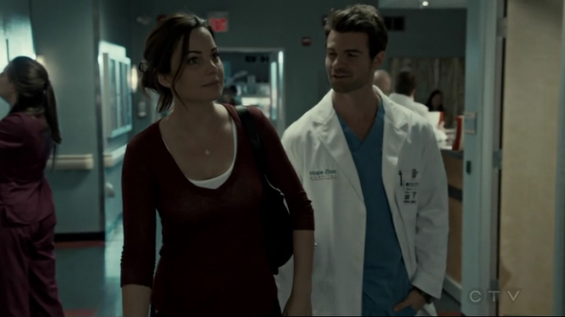 VampireDiariesWorld-dot-org_SavingHope2x14-2270.jpg