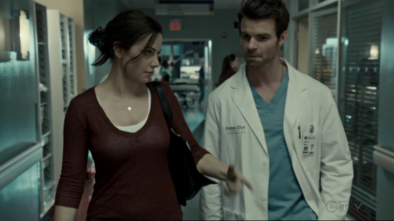 VampireDiariesWorld-dot-org_SavingHope2x14-2274.jpg