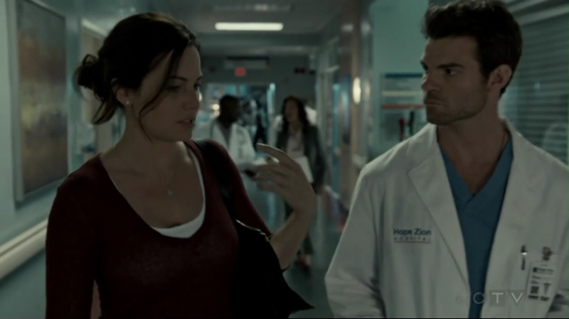 VampireDiariesWorld-dot-org_SavingHope2x14-2284.jpg