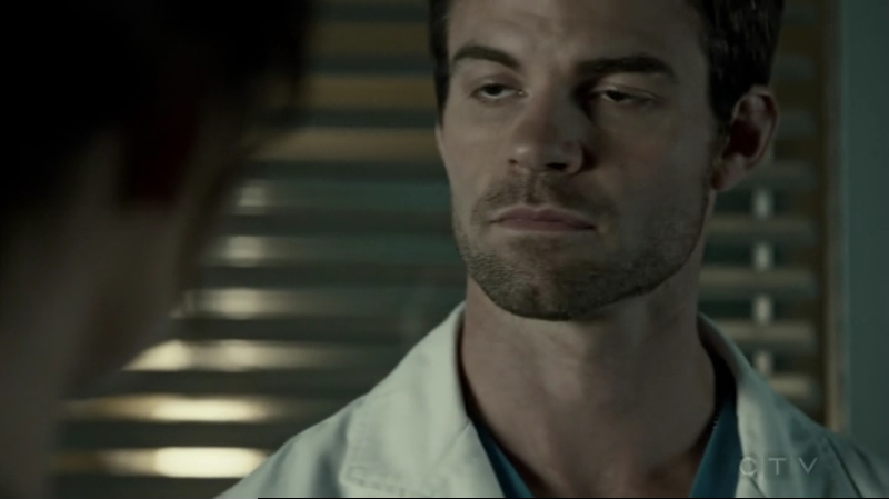 VampireDiariesWorld-dot-org_SavingHope2x14-2307.jpg