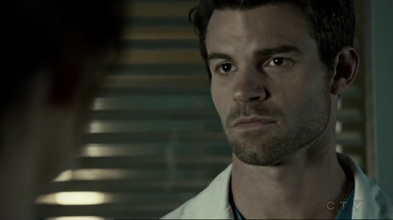 VampireDiariesWorld-dot-org_SavingHope2x14-2330.jpg